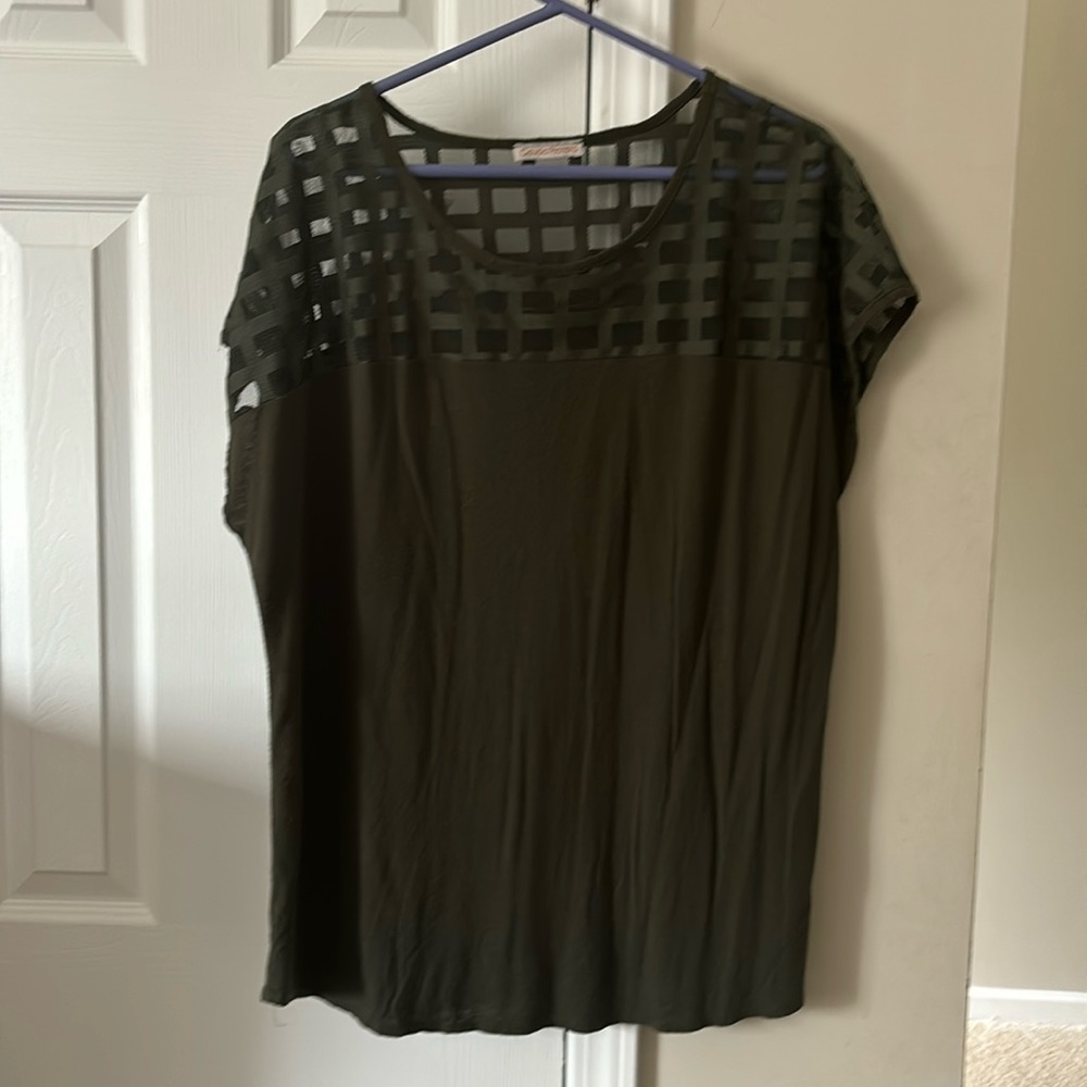 Woman’s green mesh top size xxl
